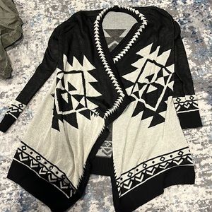 Cute off white/black cardigan